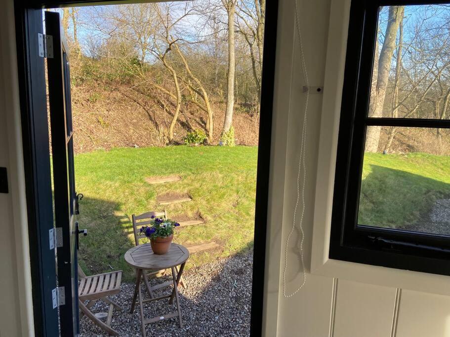Peaceful Shepherd'S Hut In Beautiful Countryside. Линлитгоу Екстериор снимка